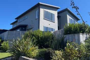84B Endeavour Drive, Whitby