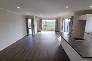 84B Endeavour Drive, Whitby