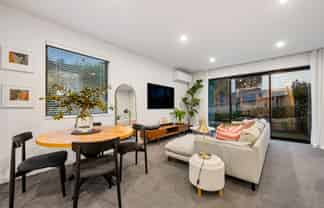 8-50 Friend Street, Karori