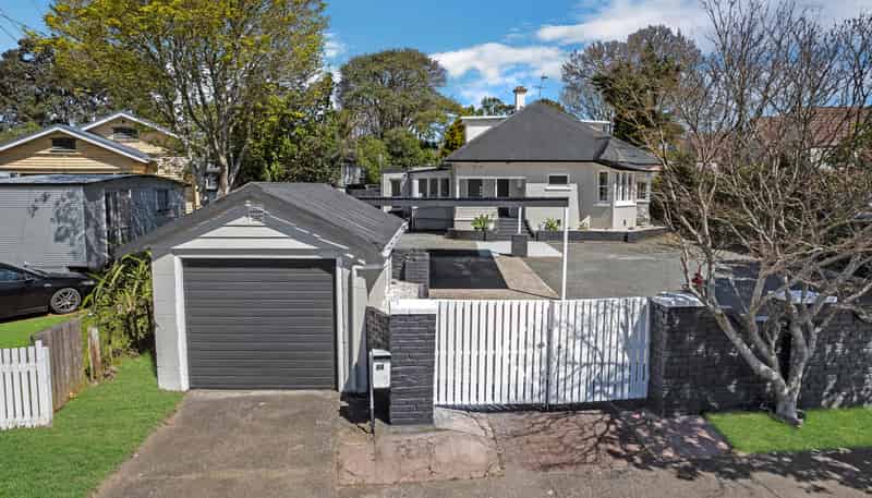 21 Gray Avenue, Mangere East