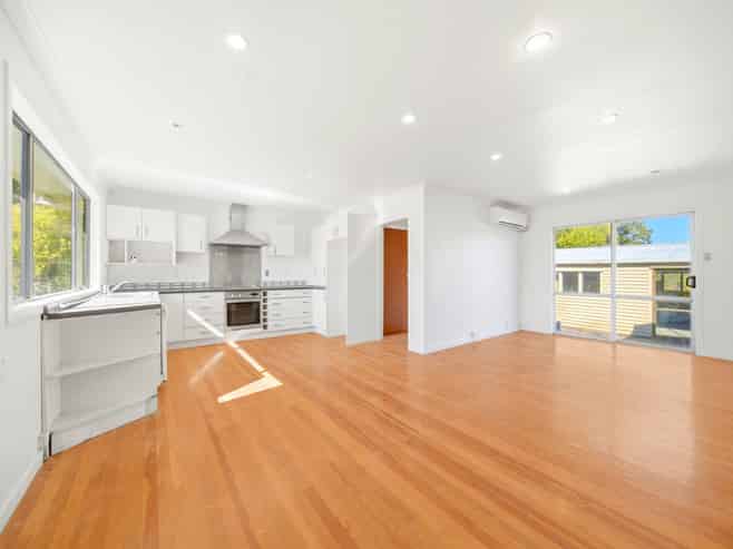 100 Edmonton Road, Henderson