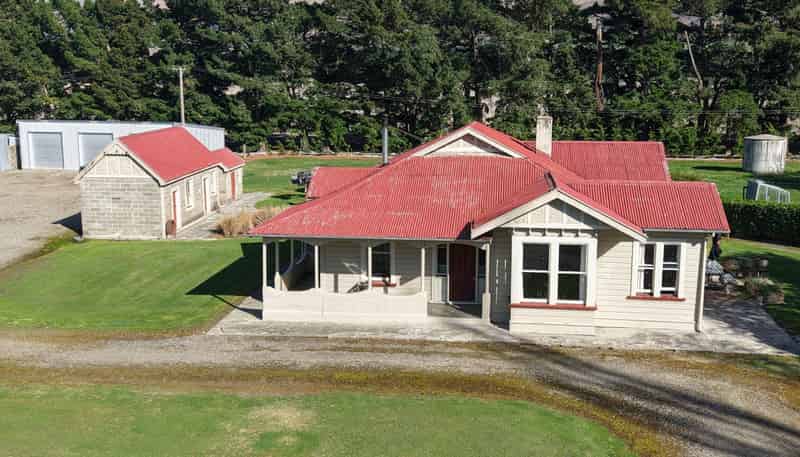 6648 Hyde-Middlemarch Road, Middlemarch
