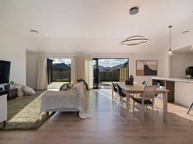 4 and 4A Marsden Place, Lower Shotover