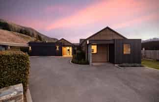 4 and 4A Marsden Place, Lower Shotover