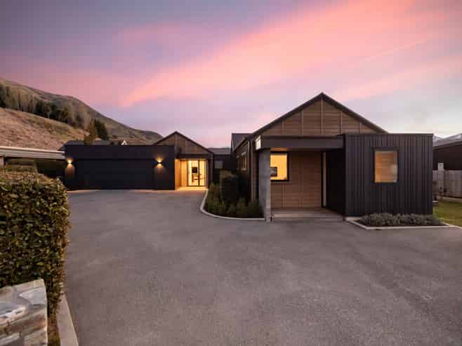 4 and 4A Marsden Place, Lower Shotover