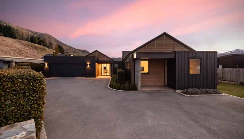 4 and 4A Marsden Place, Lower Shotover