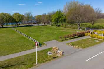 2 Village Green Drive, Huntingdon/Lake Hood