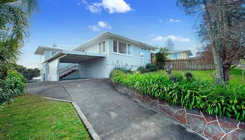 16 Peter Buck Road, New Windsor