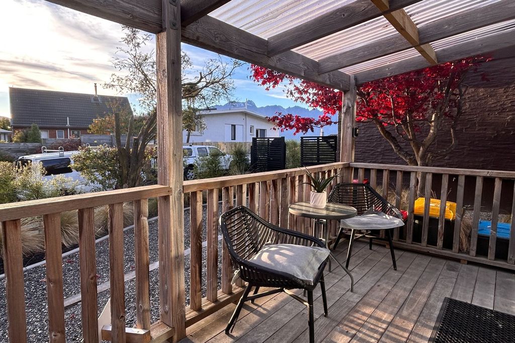 Charming Fernhill cottage 2