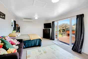 46 Montgomery Crescent, Bader