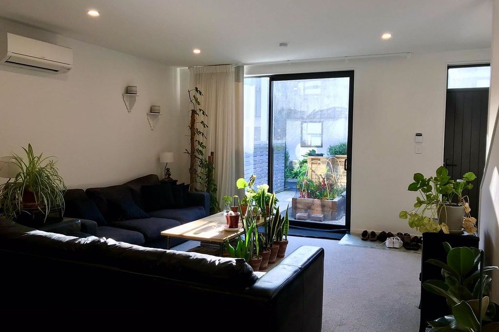Sunny, peaceful modern townhouse with veggie beds 3