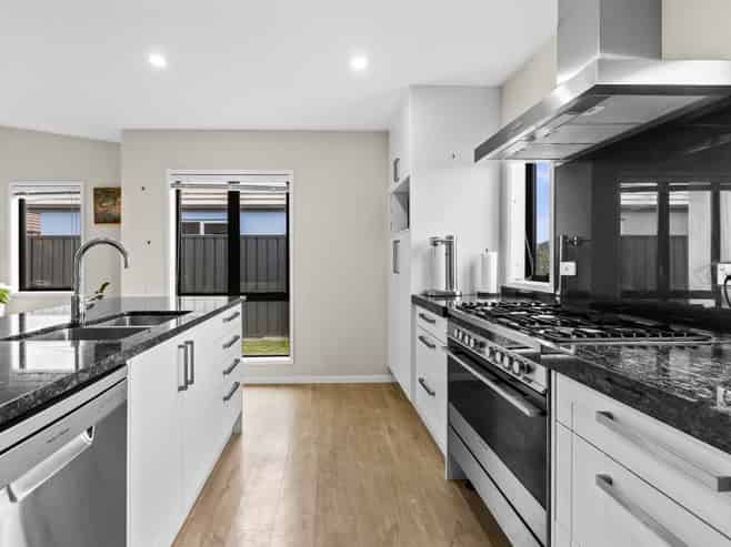 4 Drake Crescent, Awatoto