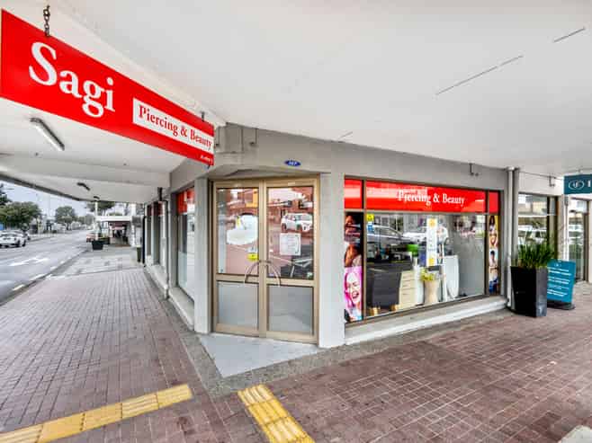 Six Tenants | Split-Risk | Corner Site