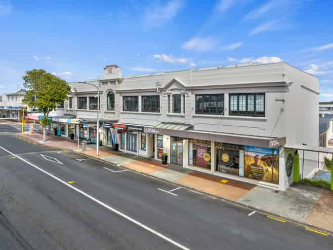 Six Tenants | Split-Risk | Corner Site