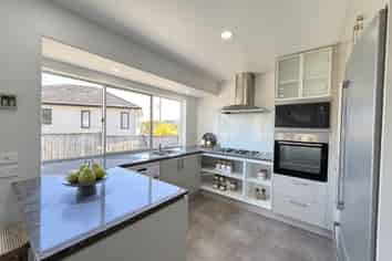 16 Valderama Drive, Flat Bush