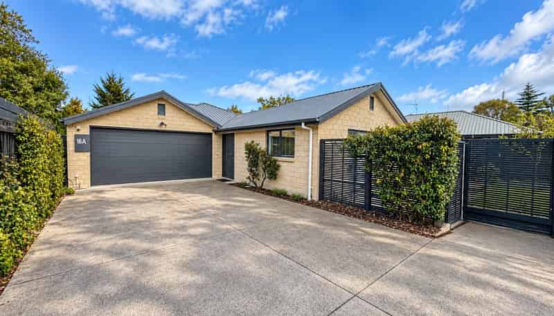 16A Cresswell Avenue, Burwood