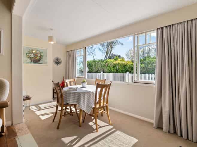 10 Ngaio Street, Eastbourne