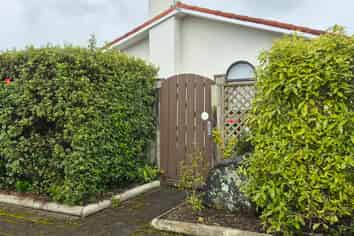 19 Elizabeth Grove, Stratford