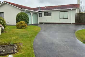 19 Elizabeth Grove, Stratford