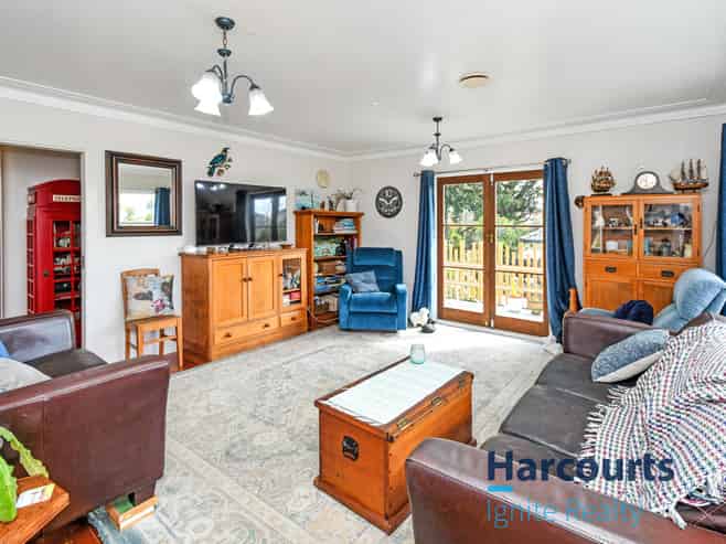 8 Youngs Road, Papakura