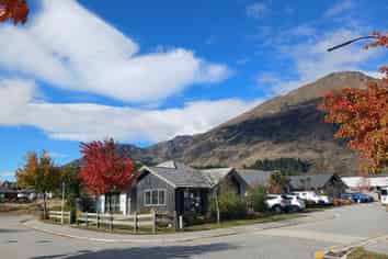 2 Shipton Court, Lower Shotover