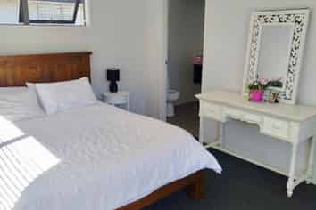 2 Shipton Court, Lower Shotover