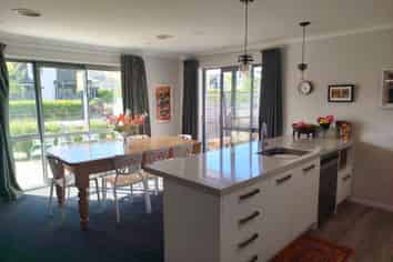 2 Shipton Court, Lower Shotover