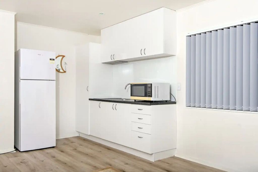 HARBOUR VIEWS OHOPE 1 BEDROOM GREAT LOCATION 2