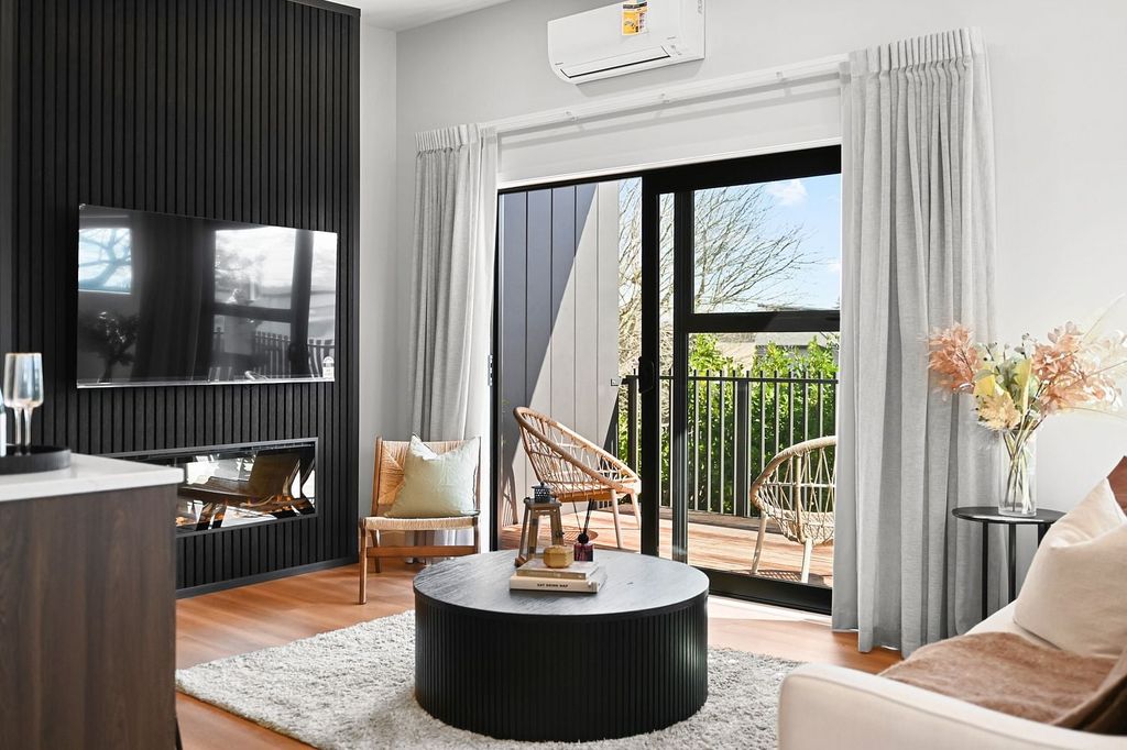 Stylish Townhouse in Whitiora-Brand New, High Spec 2