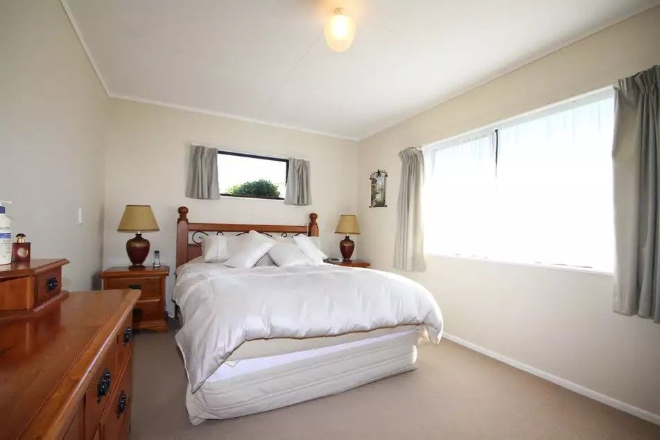 Quiet, Private 2-Bedroom Home in Springvale 3
