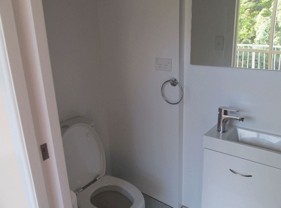 Fully furnished, self-contained studio 5