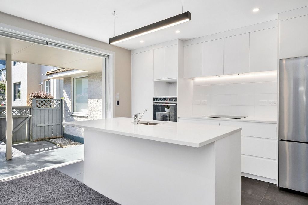 Beautiful,  Renovated,  Quiet Apartment. 2