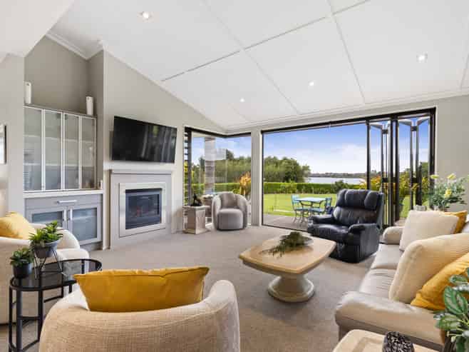 16 Pescara Point, Karaka