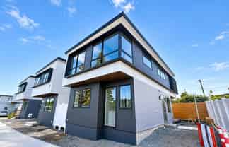2/16 Waterloo Road, Milford