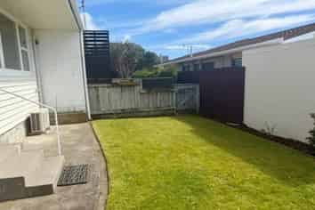 2/15a Holsworthy Road, Lower Vogeltown