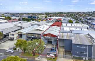 High-stud Penrose standalone warehouse