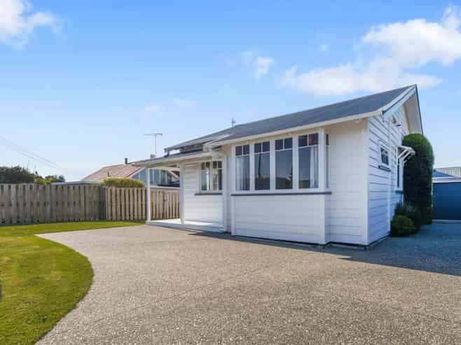 62 Beach Road, Mellons Bay