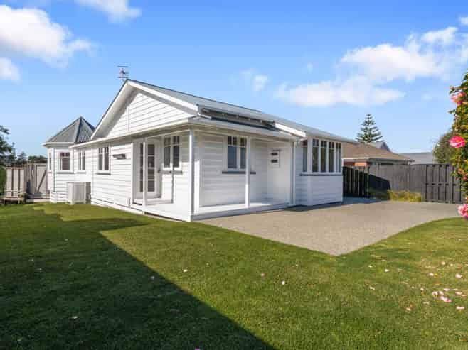 62 Beach Road, Mellons Bay