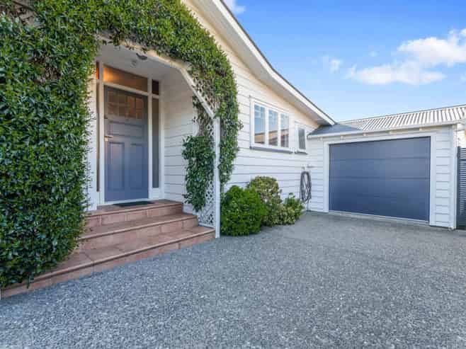 62 Beach Road, Mellons Bay