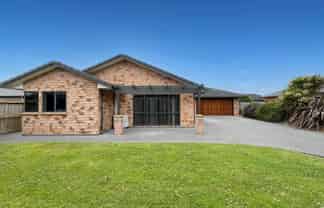 13 Belgrave Court, Huntington