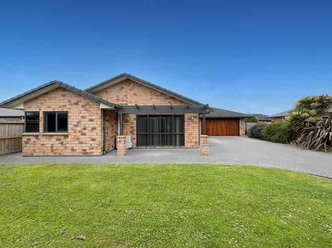 13 Belgrave Court, Huntington