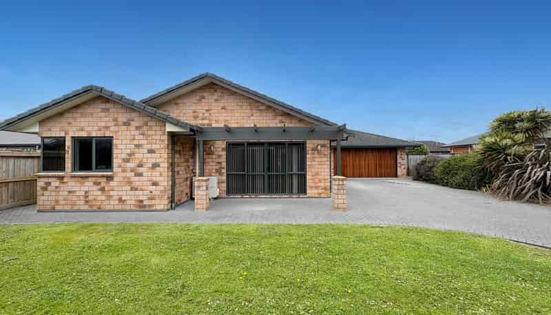 13 Belgrave Court, Huntington