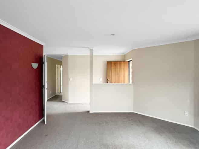 13 Belgrave Court, Huntington