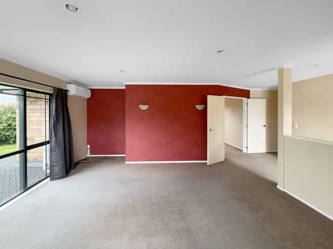 13 Belgrave Court, Huntington
