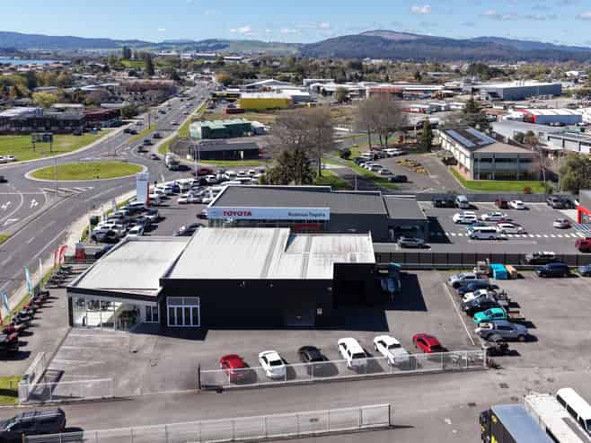 Rare Lake Road Commercial Opportunity