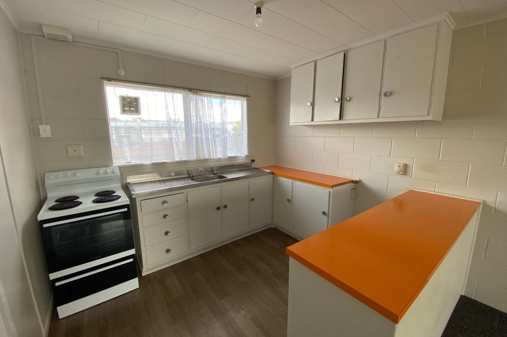 Upstairs one bedroom unit – CBD 4