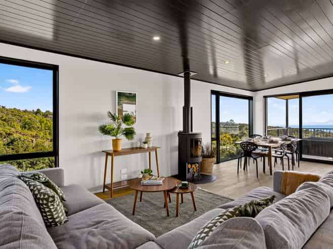 102 The Ridge, Langs Beach