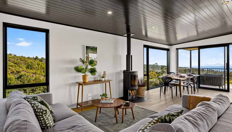 102 The Ridge, Langs Beach