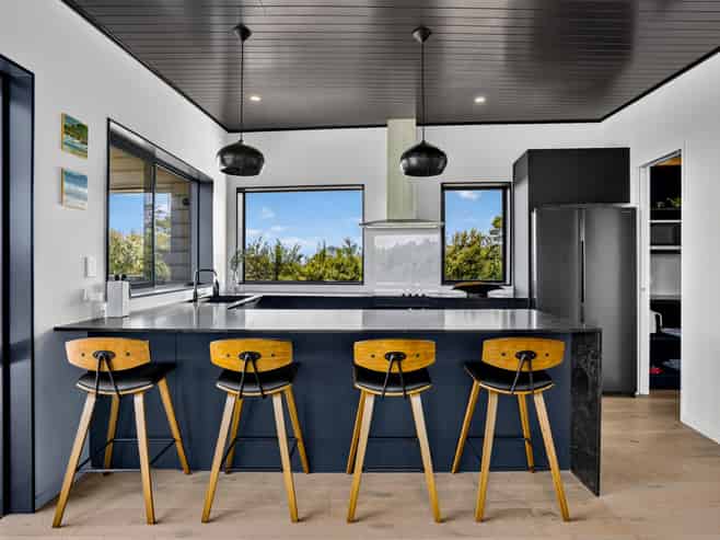 102 The Ridge, Langs Beach