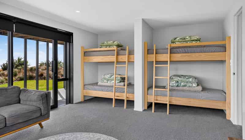 102 The Ridge, Langs Beach